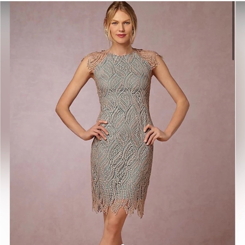 Mignon Lace Midi Dress
